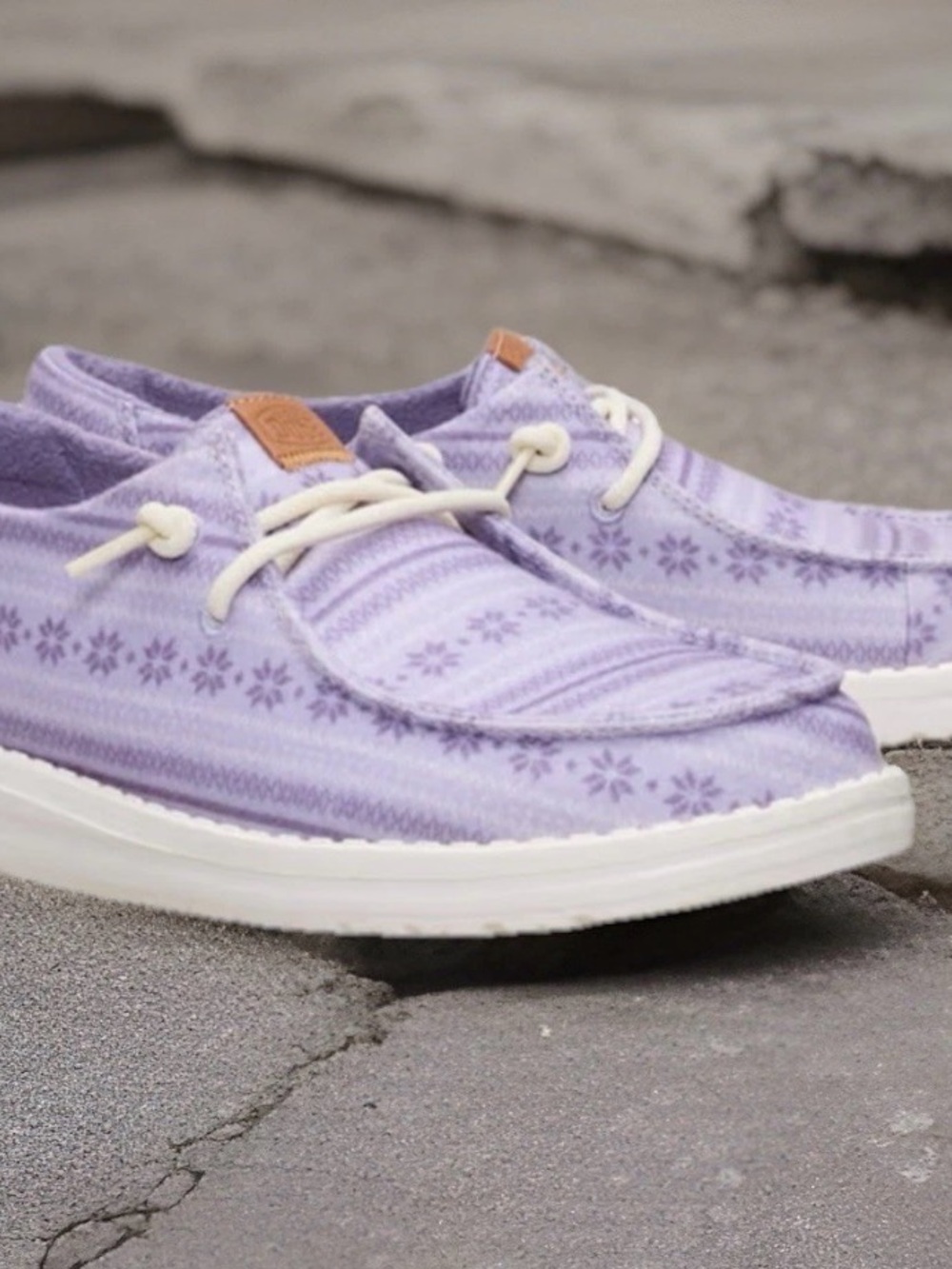 đź’ś Hey Dude Lavender Patterned Women's Slip-On Moccasins Size 7 New - Picture 3 of 5